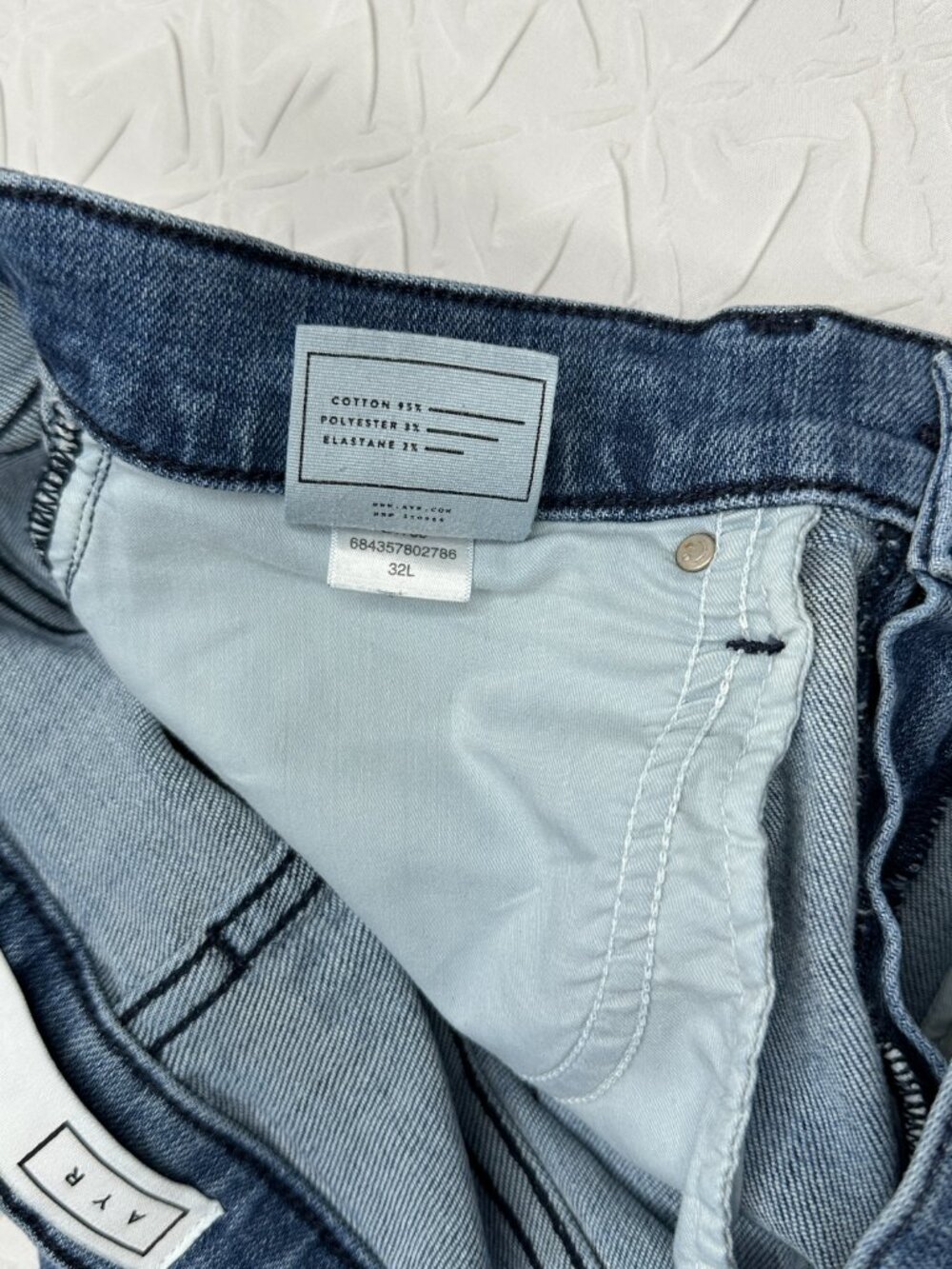 AYR All Year Round YaYa Crop Straight Leg Jeans 32L Raw Hem Elevated Minimalist - Picture 8 of 8